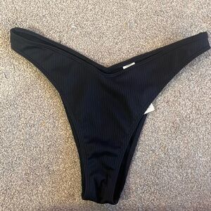 RIBBED V-FRONT HIGH-LEG CHEEKY BIKINI BOTTOM